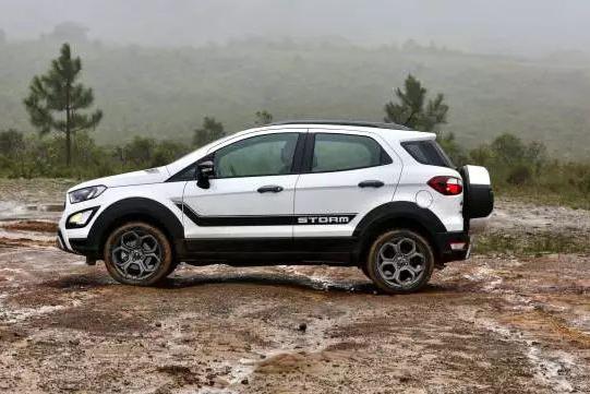 风暴来袭，身材虽小，越野也能硬派当道！2018款福特翼搏越野版