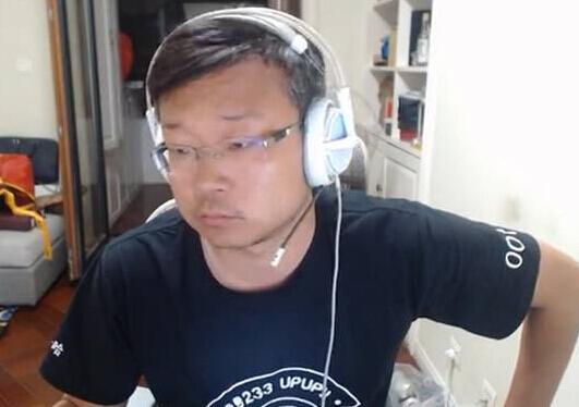 斗鱼B总直播辱骂视频被翻出 网友:跟主播学到