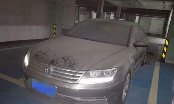 高配3.6L大众辉腾仅售30万? 打开车门后愣住了!