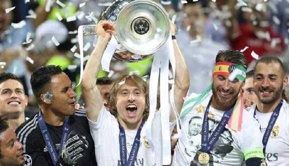 他是现役最强中场大师,将伊涅斯塔挤下神坛!