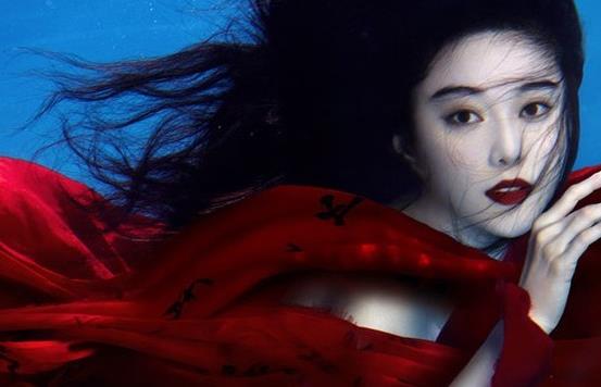 女明星水下照片,杨幂清纯,范冰冰唯美,但我最