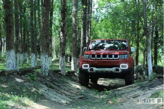 当BJ40玩起了PLUS，更强的底盘更型的外观让越野迷们欲罢不能