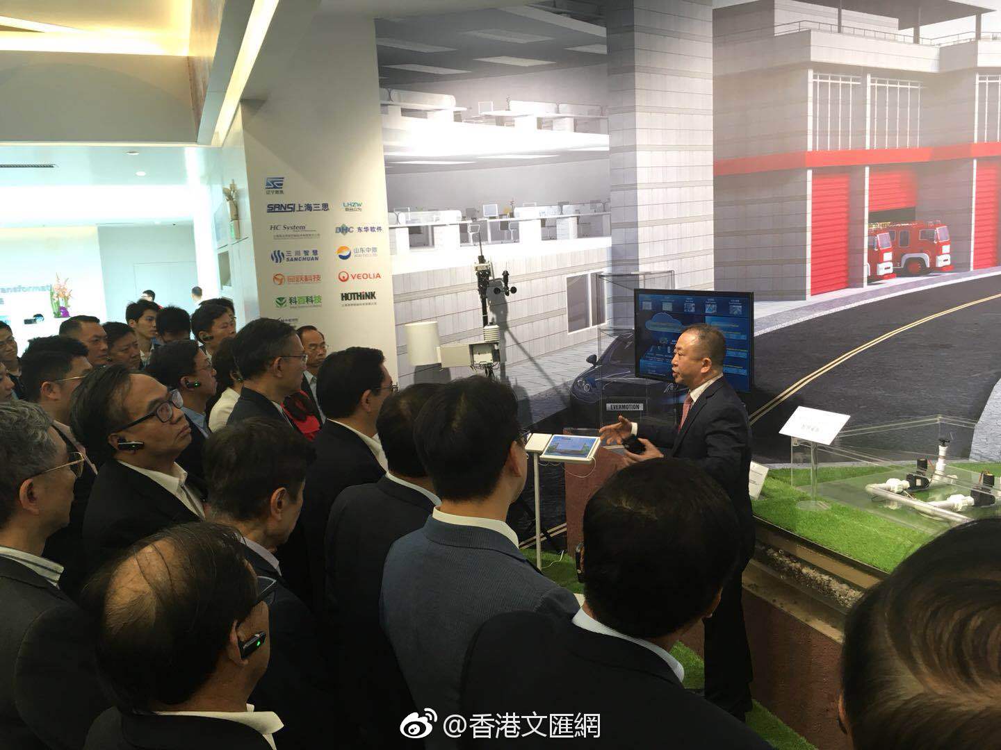 香港立法会考察团参观华为总部