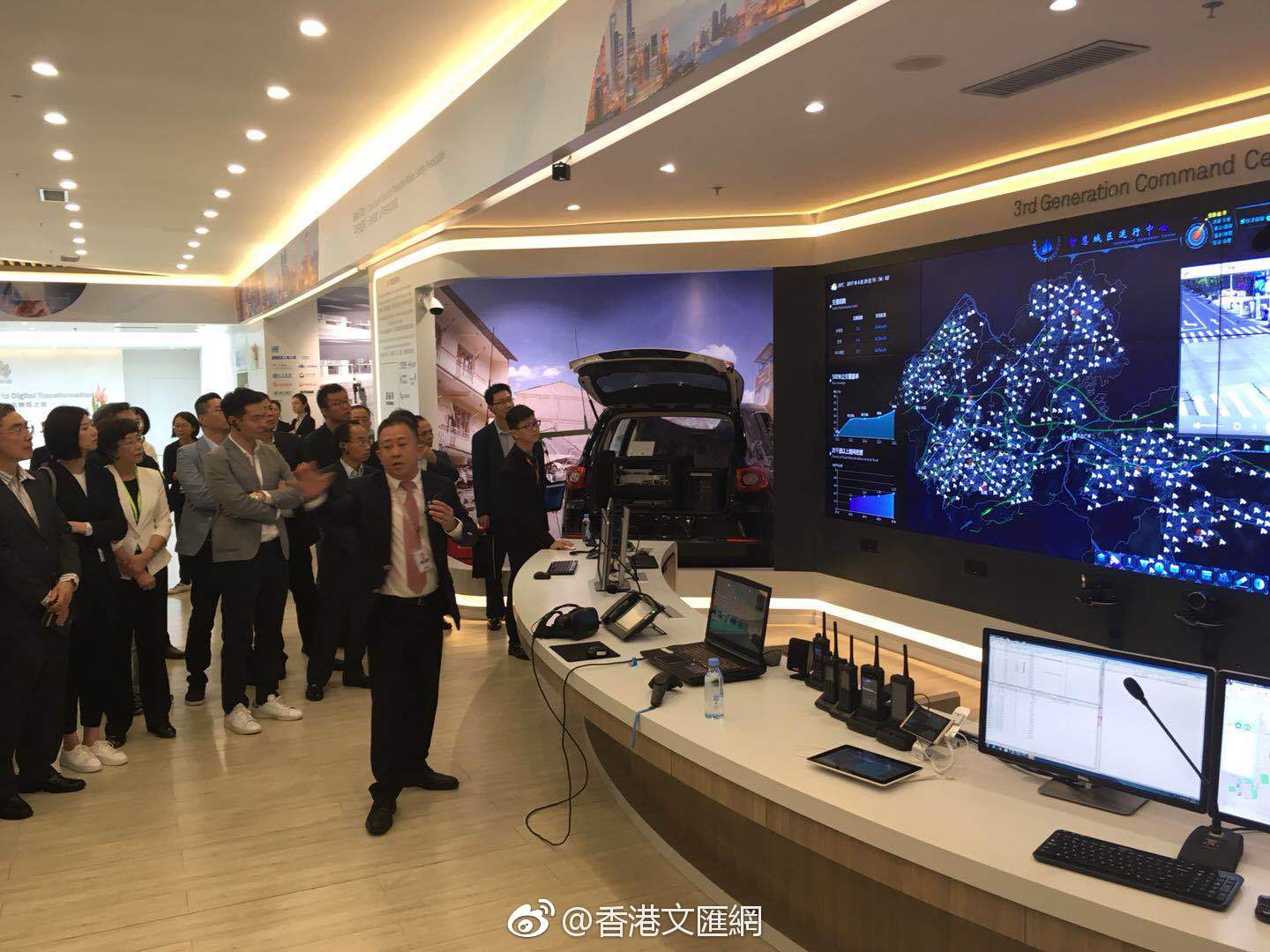 香港立法会考察团参观华为总部