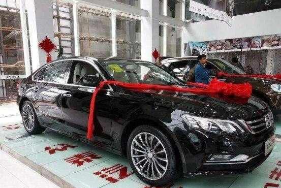 某地村长提了一辆众泰Z700 仅十万高端大气媲美豪车