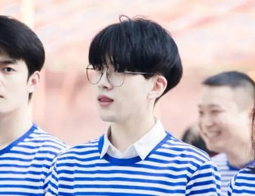 抖音小王子费启鸣将拍电视剧,网友却怒喷颜值