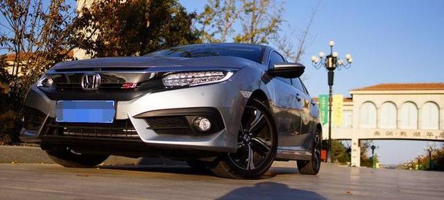 加价也要买，买来就不停拍照，本田思域车主都看不上奔驰宝马？