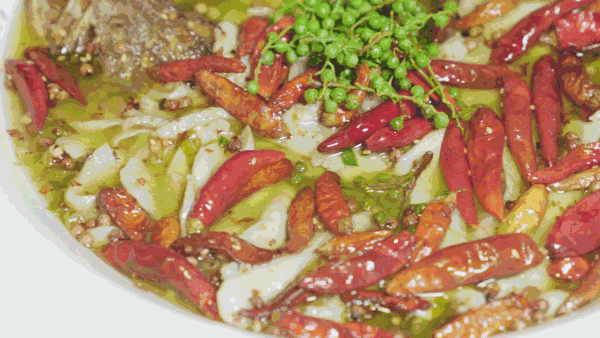 这家店的酸菜鱼的出场方式也是超霸气,一来就5折,好吃又不贵,话不多