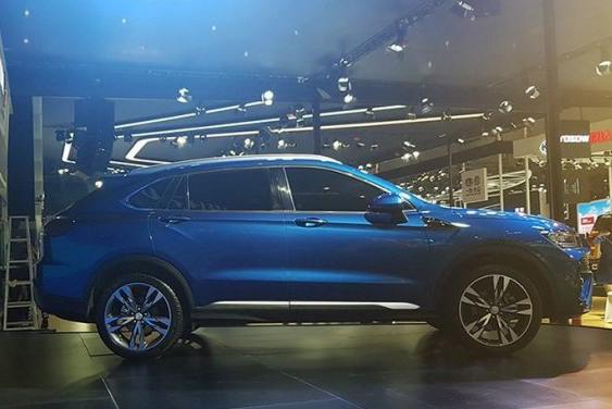 北汽造了辆10万的SUV，拉上车展一看，300万兰博基尼都慌了