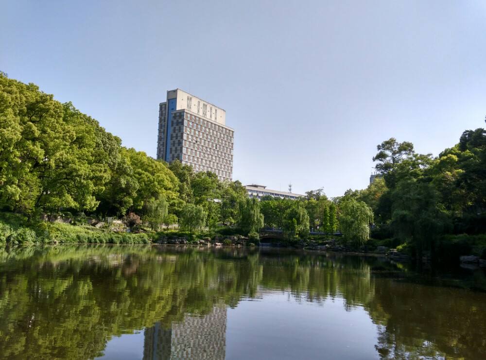 全国占地面积最大的大学,相当于一座小县城!你