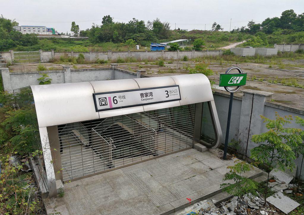 国内最荒凉的地铁站, 地下却非常现代化