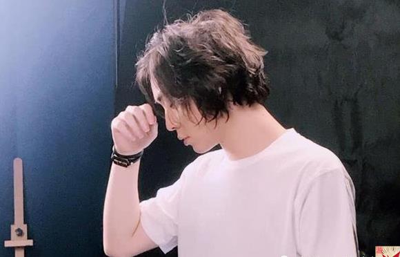 B站女主播自毁前程,拒绝支付22万违约金,都不