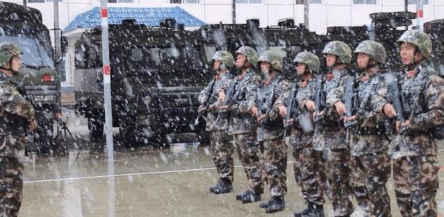 站岗军人为什么见到家人朋友不能上前问候?说