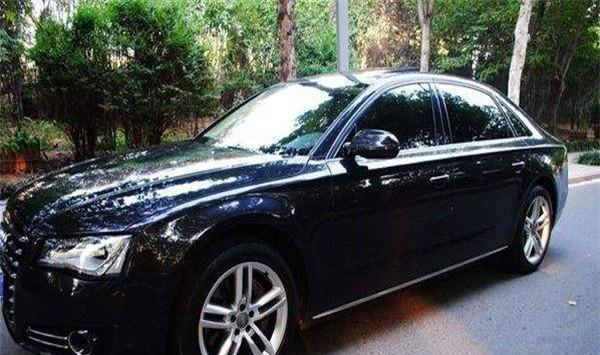 百亿富二代多年来座驾不堪入目, 如今为嫩模女友开起保时捷911