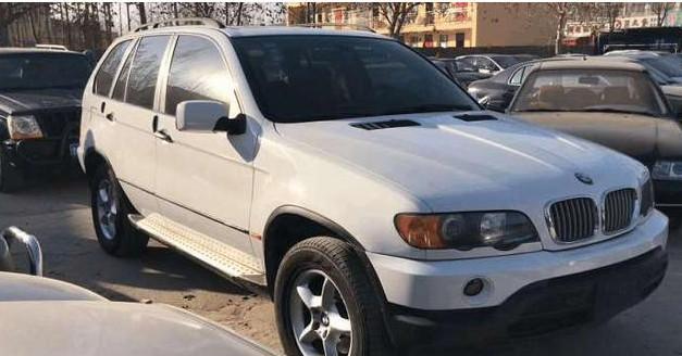 15年宝马X5卖五万？二手车贩子：这车只卖给有缘人！