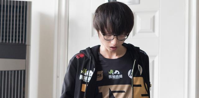 LPL最强愣头青选手诞生:前期被对面压3级,还