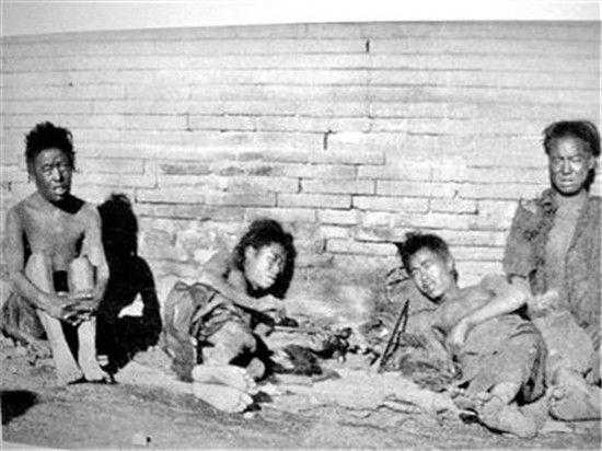 晚清鸦片毒害了多少国人? 男子骨瘦如柴, 女子吸食后任人践踏