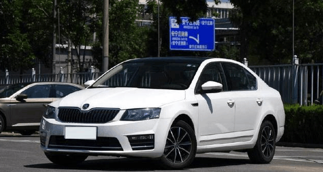 上班代步利器, 省油空间大, 内饰比得过速腾, 只会比轩逸更安全