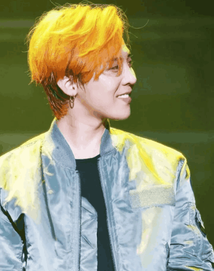 蔡徐坤C位是天生的? 新歌《pull up》MV抄袭权