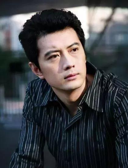 正与陈伟霆拍戏的他，6次考北电失败，因长得帅被人拉去演戏