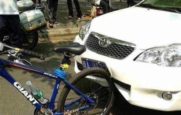汽车撞不过自行车，是真是假？