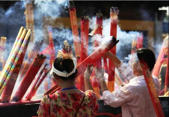 方玄昌:中高考"求神拜佛"现象升级