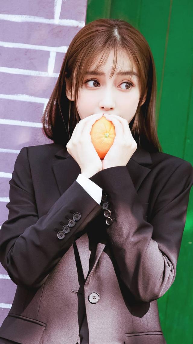 空气刘海让baby美成未成年,网友:曾经热巴的空气刘海更惊艳!