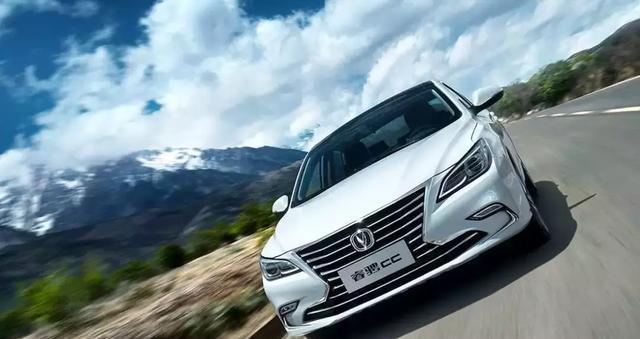 10级的国产轿跑, 带全景天窗!