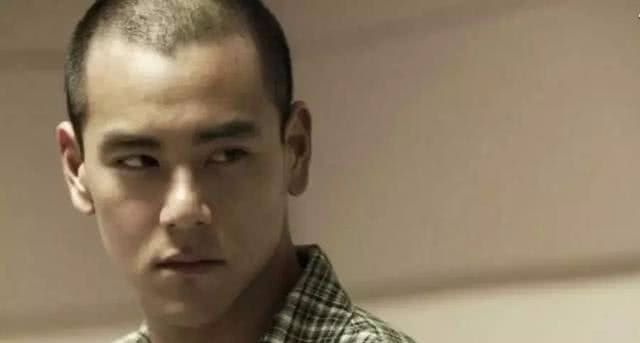 彭于晏头发稀疏快秃顶,颜值丑陋,网友:简直像换