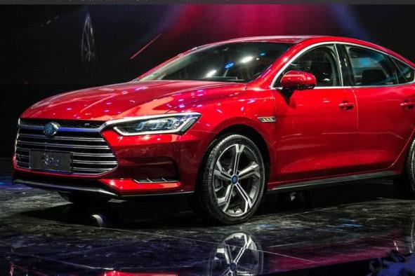 5.9S破百，插电混动轿车第一杀器，换代后颜值直逼奥迪A5