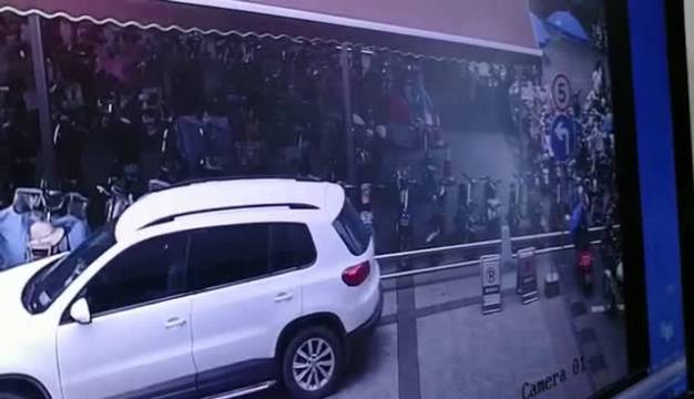 许昌身边事 【许昌女司机车辆失控侧翻 撞坏10辆电动车致1人受伤】7月...