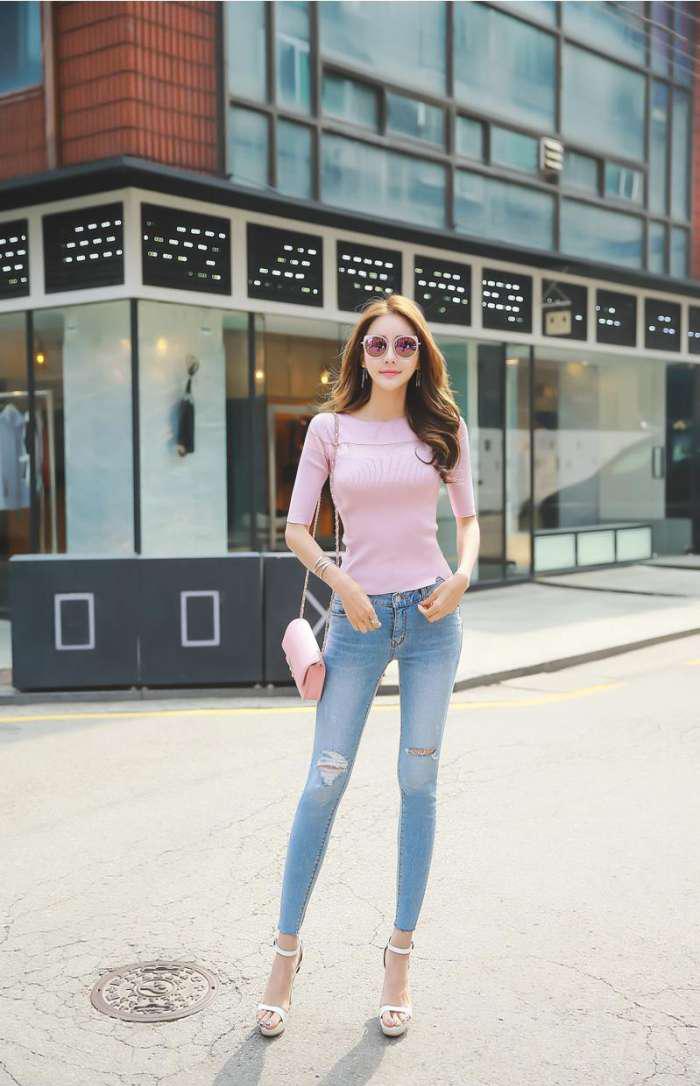 女人穿个破洞牛仔裤还必须要紧身的, 这到低是