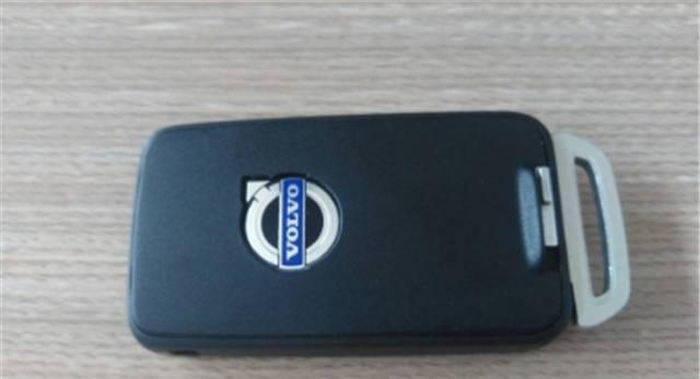 深圳一辆40万沃尔沃S90L行车时，因一项配置，避免了一场事故！