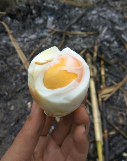 深山里的留守儿童和留守老人,一日三餐都吃些