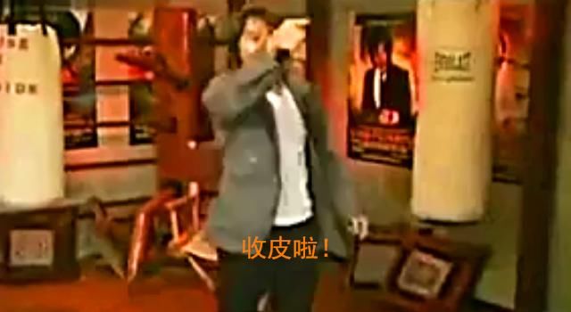 被问到中国人能否看懂曲奇上的英文时，周星驰的回答太帅了
