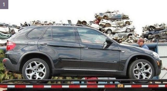 这台宝马X5的价格要好几十万, 在这机械手臂下瞬间成了一堆废铁