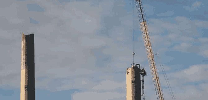 作死老外用挖掘机拆百米高烟囱,网友:自掘坟墓