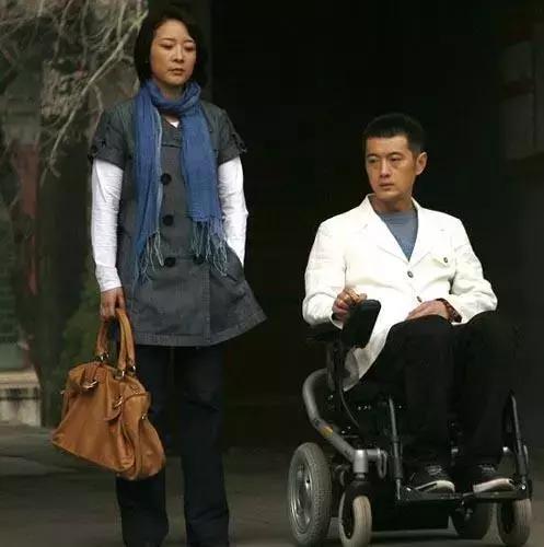 正与陈伟霆拍戏的他，6次考北电失败，因长得帅被人拉去演戏