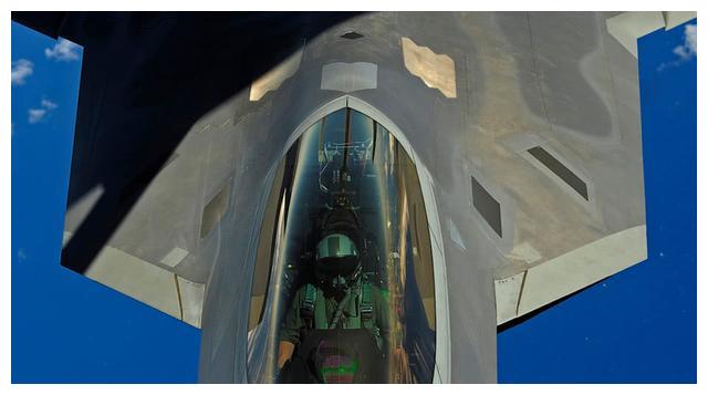世界上最好的一款隐形战机，F-22显示器就价值100万美元