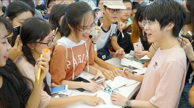 王者荣耀嗨氏和张大仙参加ChinaJoy 哪个是你