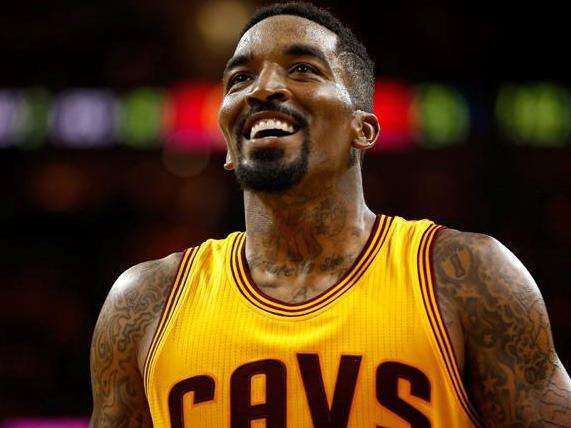 总决赛第一场,请放过JR史密斯,是他抢到的篮板