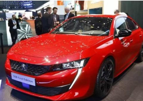 别说凯美瑞，奥迪A4都没它漂亮，16万还带无边框车门