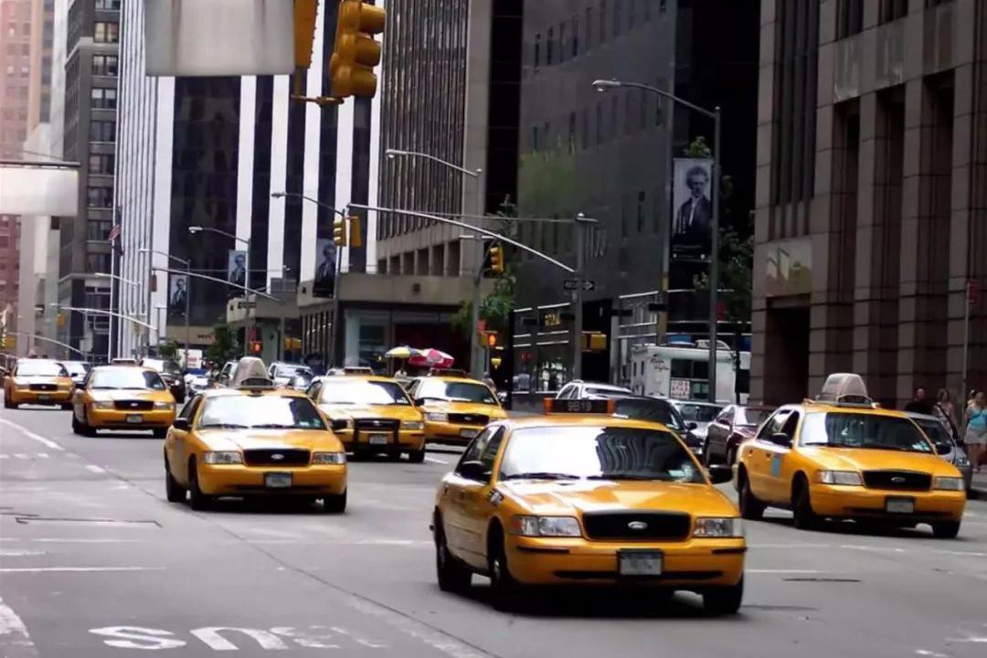 扒扒出租车里的“战斗鸡”，老美老德谁更牛？迪拜让你猜不到～