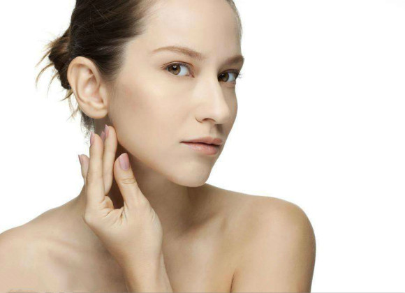 现在一用护肤品脸就会过敏 ,又痒又红起小米粒