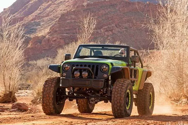 真男人的座驾！戏谑奔驰G的神车，带你征服沙漠越野人生！