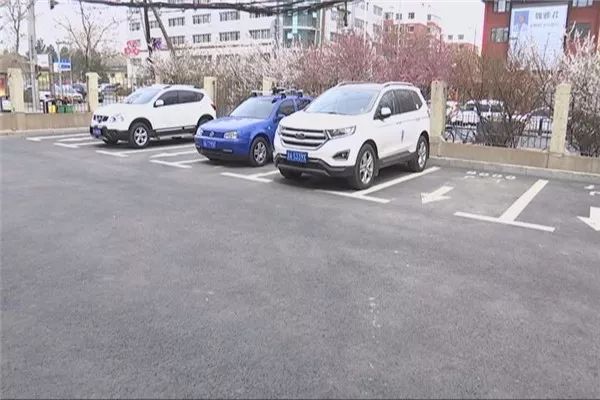 讨论 | 开放小区内的停车位,能私占吗?