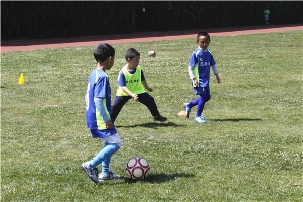昆明少儿足球训练日志(三):由攻转守时该怎么做