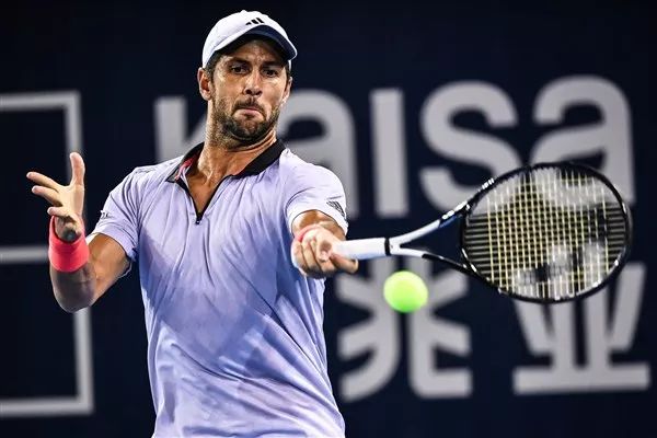 温布尔登回应球童事件