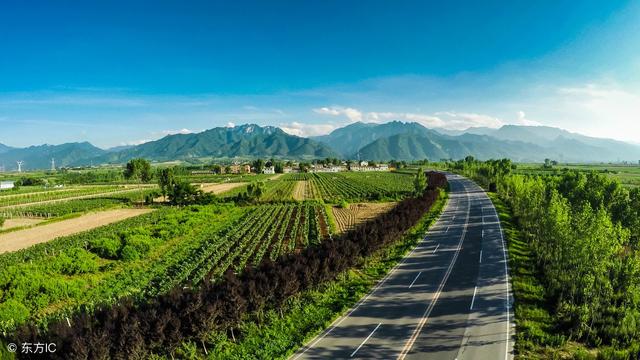 从最近的政策风向来看,国家对农村住房进行统
