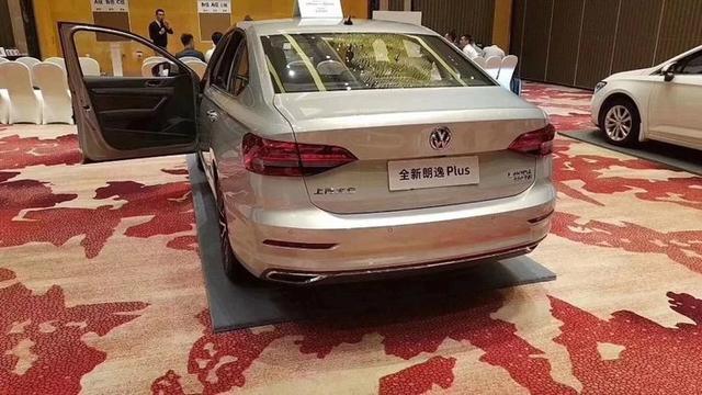到店实拍朗逸Plus,大溜背外观不输雅阁,12万配7AT,比轩逸厚道